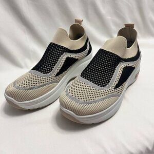Cushioned Sneakers Cream and Black Slip-On Size 39